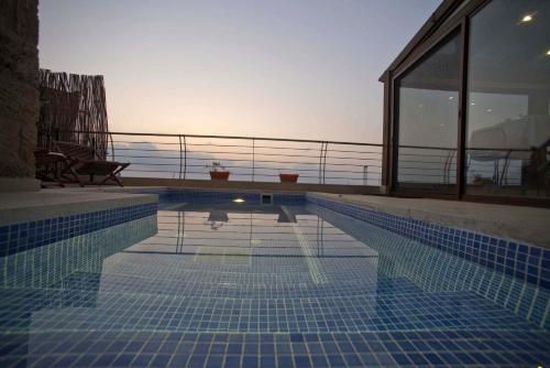 Úszómedence, L'Auberge de la Mer in Batroun