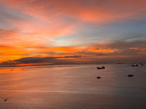 1BRFacing ManilaBay SunsetNear Okada Solaire 1Park, Manila (photo 7)