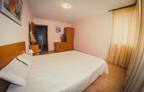1 double bed, 1 sofa bed