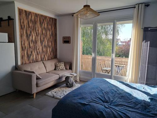 Studio dans maison avec jardin et balcon, au calme in Serezin-du-Rhone