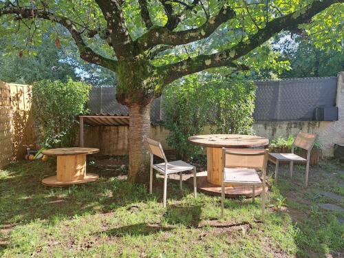 Studio dans maison avec jardin et balcon, au calme in Serezin-du-Rhone