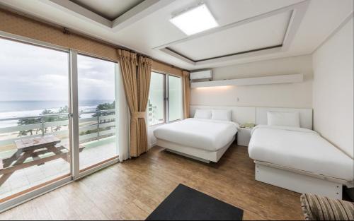 Superior Twin Room with Sea View