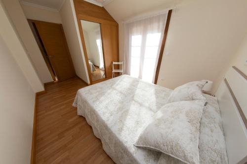 2 bedrooms, 4 beds