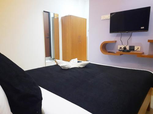 Standard Double Room image 7