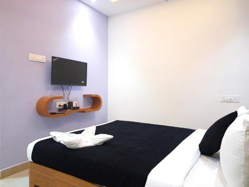 Standard Double Room image 9