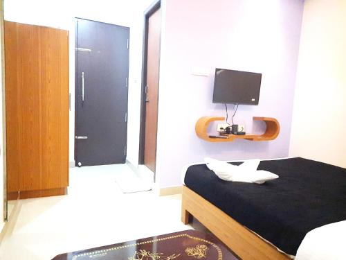 Standard Double Room image 5