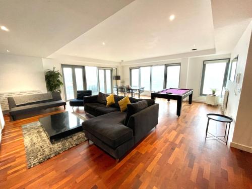 Newcastle Penthouse - Sleeps 8, City Centre, Free Parking, City Views - Apartment - Newcastle upon Tyne