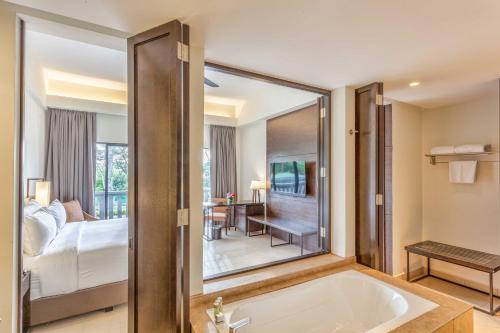 room detail thumbnail 2