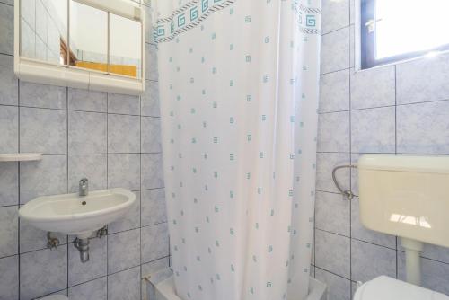 Apartment and Room Bacic