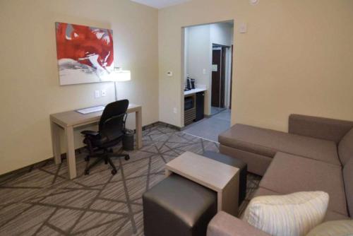 Queen Suite with Two Queen beds -Disability Access/Non-Smoking