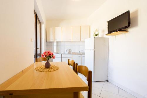 Apartment and Room Bacic