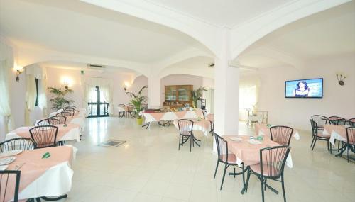 Hotel Riviera - image 11
