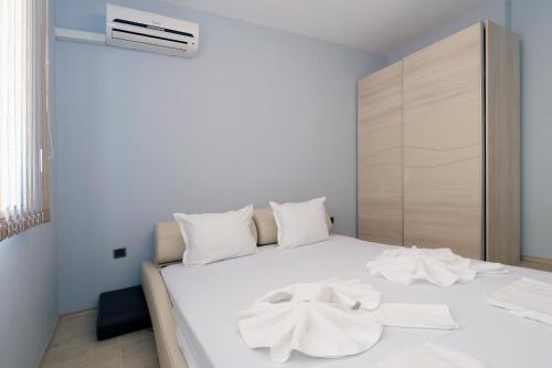 2 bedrooms, 3 beds