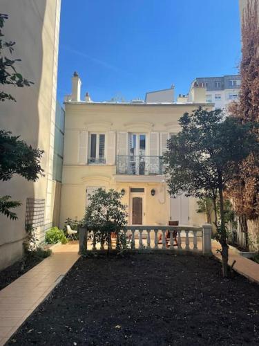 Maison Ancienne à côté des Champs Elysees - Location saisonnière - Puteaux