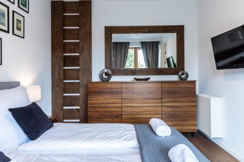 One-Bedroom Apartment image 8
