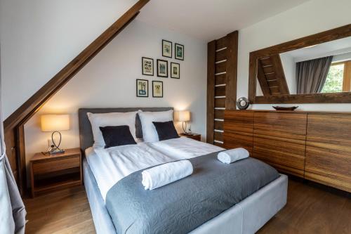 One-Bedroom Apartment image 6