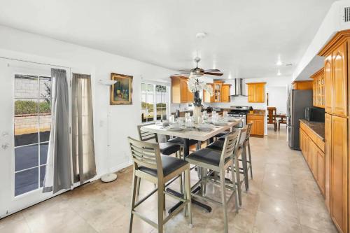 Large Family Home - Only 20 mins from Disneyland in Fullerton, USA