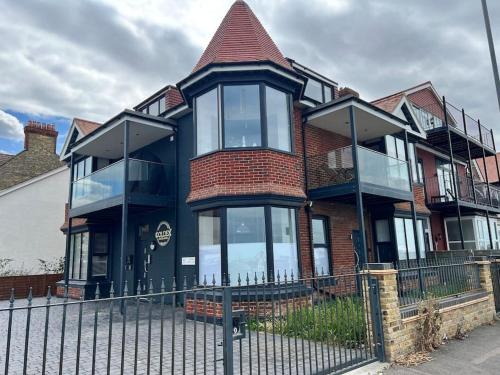 Picture of The Seafront Apartment - Westbrook Bay Beach - By Goldex Coastal Breaks