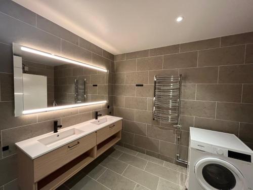4 bedrooms, 6 beds