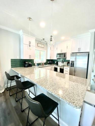 Henderson Haven 4 BR / 3 BA Villa, Steps to Beach in Wrightsville Beach