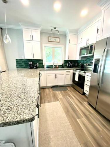 Henderson Haven 4 BR / 3 BA Villa, Steps to Beach in Wrightsville Beach