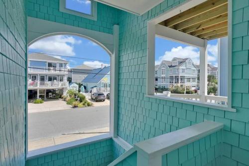 Henderson Haven 4 BR / 3 BA Villa, Steps to Beach in Wrightsville Beach