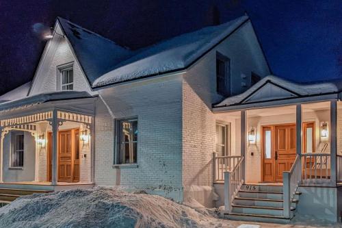 Maison ancestrale complètement rénovée 4 chambres - Bromont