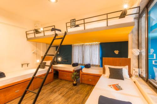 Locomo Hostel OG - Stay • Work • Eat  in มุมไบ