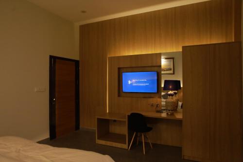 Standard Double Room image 10