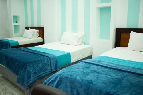 3 twin beds