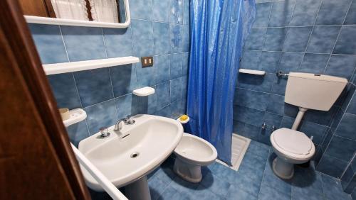 Bathroom, Camera per 4, vicino alle piste in Monno