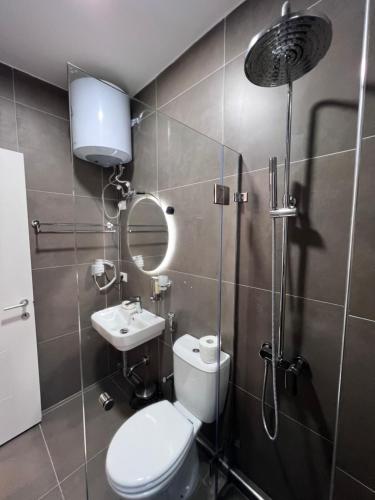 Grand Park & Bllok Area Rooms, Tirana (zdjęcie 7)