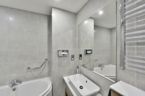 Best Western Manchester Oldham Smokies Park Hotel - image 3