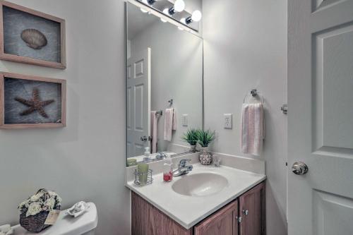 Bathroom, Stylish Long Neck Townhome with Rooftop Patio! in Long Neck (DE)