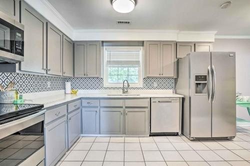Bright and Cozy Charleston Home Near Downtown! in Charleston, USA