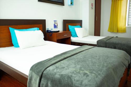 2 twin beds