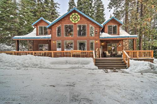 Garden Valley Cabin with Loft and Large Deck!