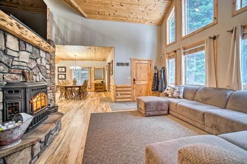. Garden Valley Cabin w/ Loft & Large Deck!