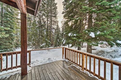 Garden Valley Cabin with Loft and Large Deck!