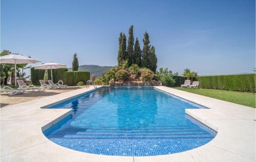 bazen, 1 Bedroom Cozy Apartment In Mondron in Mondron