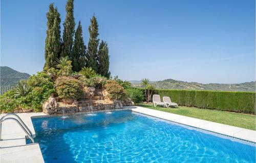 bazen, 1 Bedroom Cozy Apartment In Mondron in Mondron