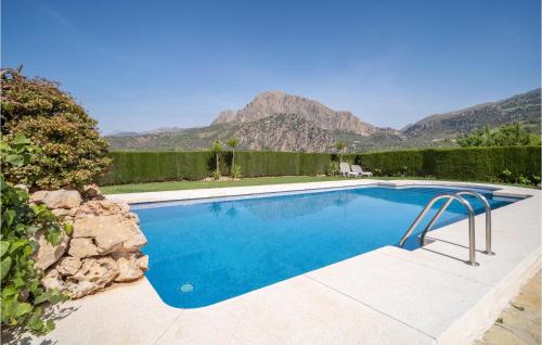 bazen, 1 Bedroom Cozy Apartment In Mondron in Mondron