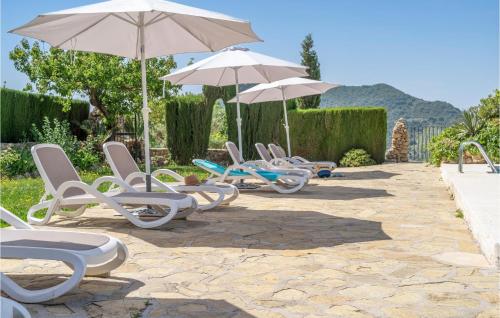 bazen, 1 Bedroom Cozy Apartment In Mondron in Mondron