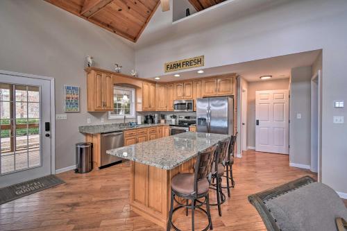 Lakefront Retreat with Views, Near Mammoth Cave!