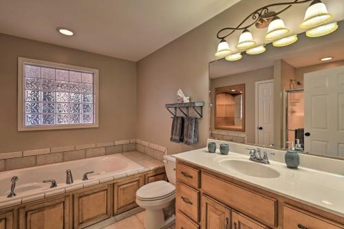 Lakefront Retreat with Dock 8 Mi to Mammoth Cave! - main image
