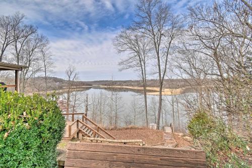 Lakefront Retreat with Views, Near Mammoth Cave!