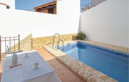 Awesome Home In Villaviciosa De Cordob With Outdoor Swimming Pool