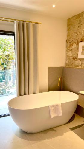 Bathtub, La Maison Verchant in Millenaire - Grammont