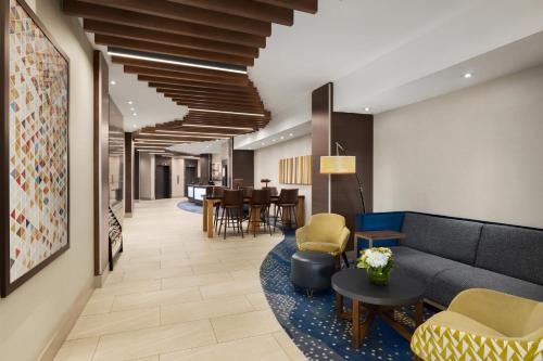 숙소 외관, 홀리데이 인 익스프레스 밴쿠버-메트로타운 (버나비) 바이 IHG (Holiday Inn Express Vancouver-Metrotown (Burnaby) By IHG) in 버너비 (BC)