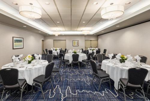 회의실/연회장, 홀리데이 인 익스프레스 밴쿠버-메트로타운 (버나비) 바이 IHG (Holiday Inn Express Vancouver-Metrotown (Burnaby) By IHG) in 버너비 (BC)